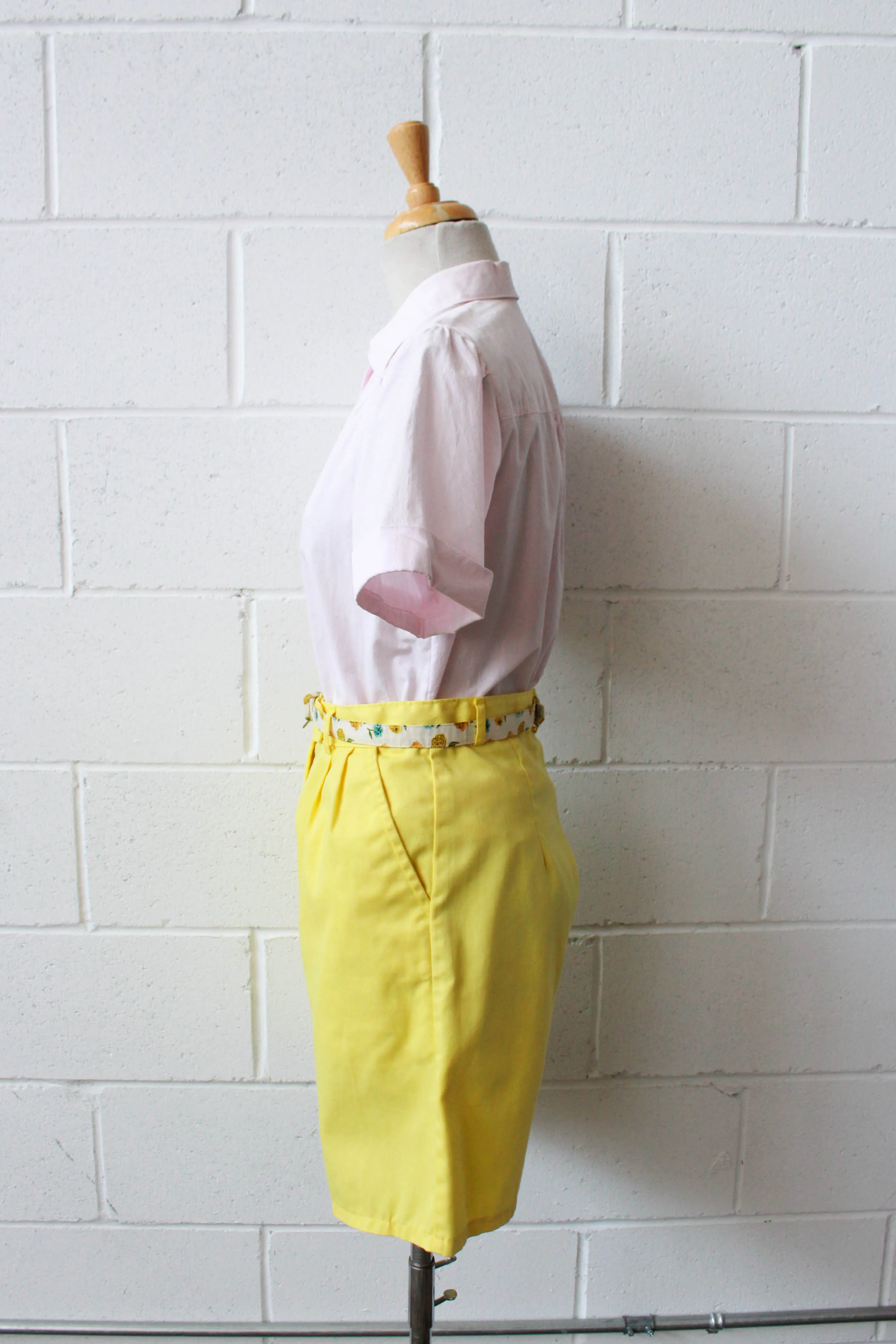 1980s Yellow High Waisted Shorts, Waist 28"