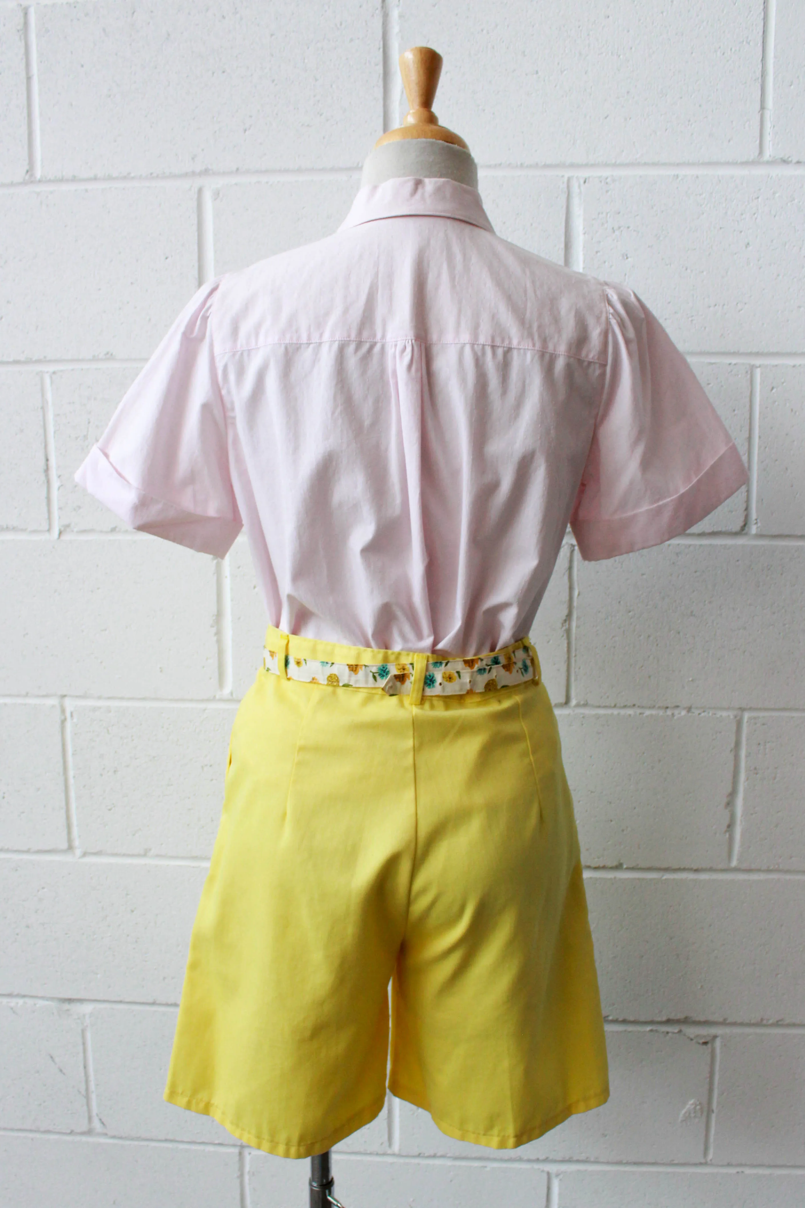 1980s Yellow High Waisted Shorts, Waist 28"